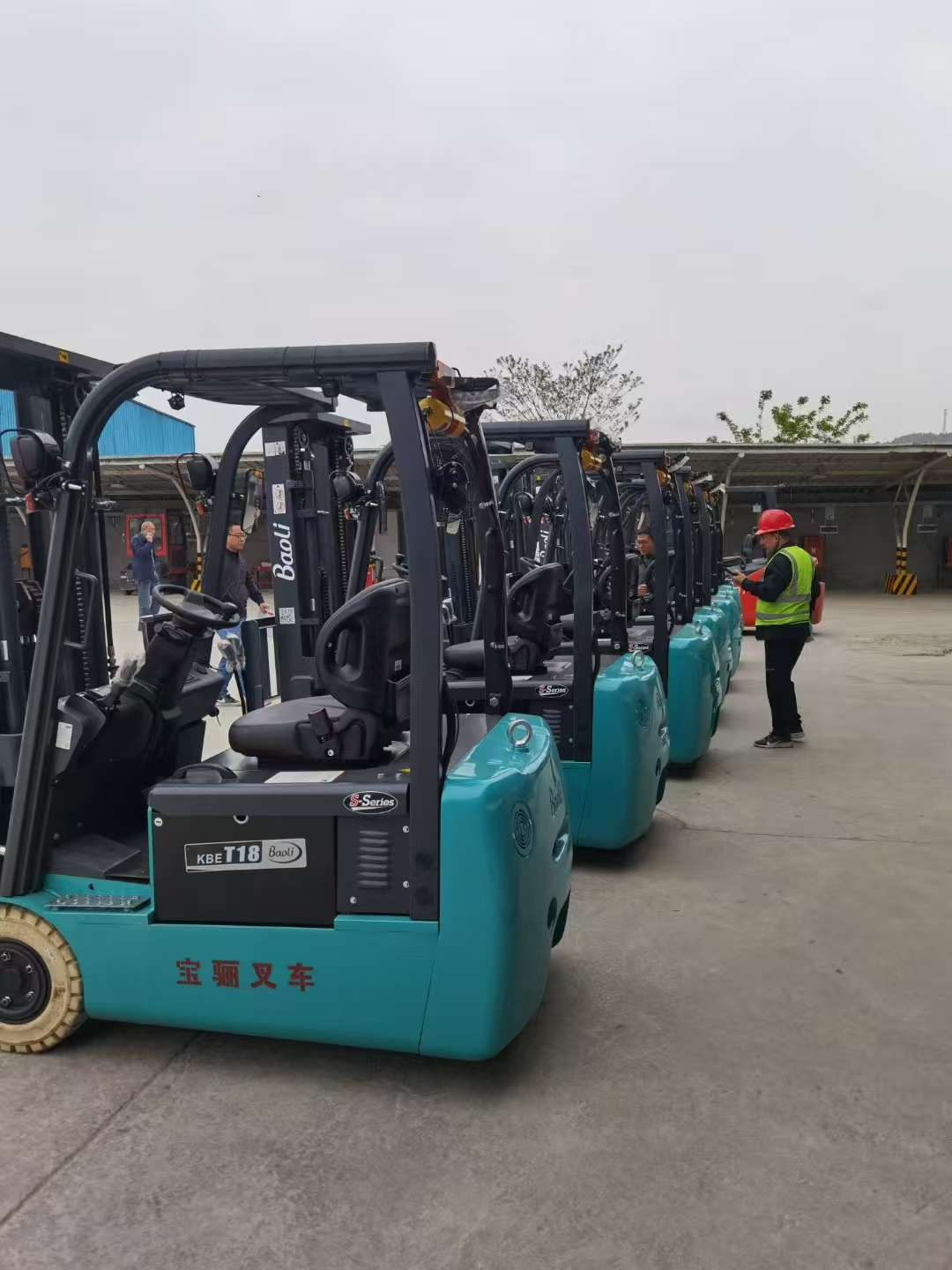 1732955617722073.jpg 服裝行業(yè)批量交貨2.jpg